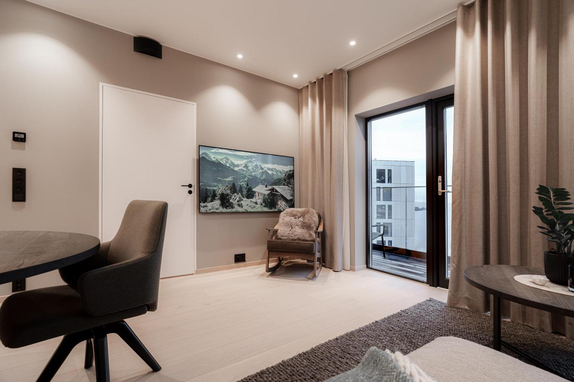 Luxury Penthouse Apt With Amazing Views Сволвер Екстериор снимка